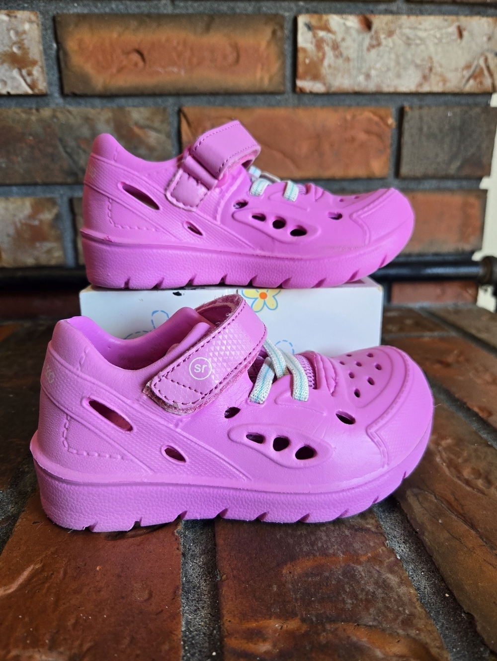 Girl Sandals Crocs & Stride Rite - Picture 6 of 9